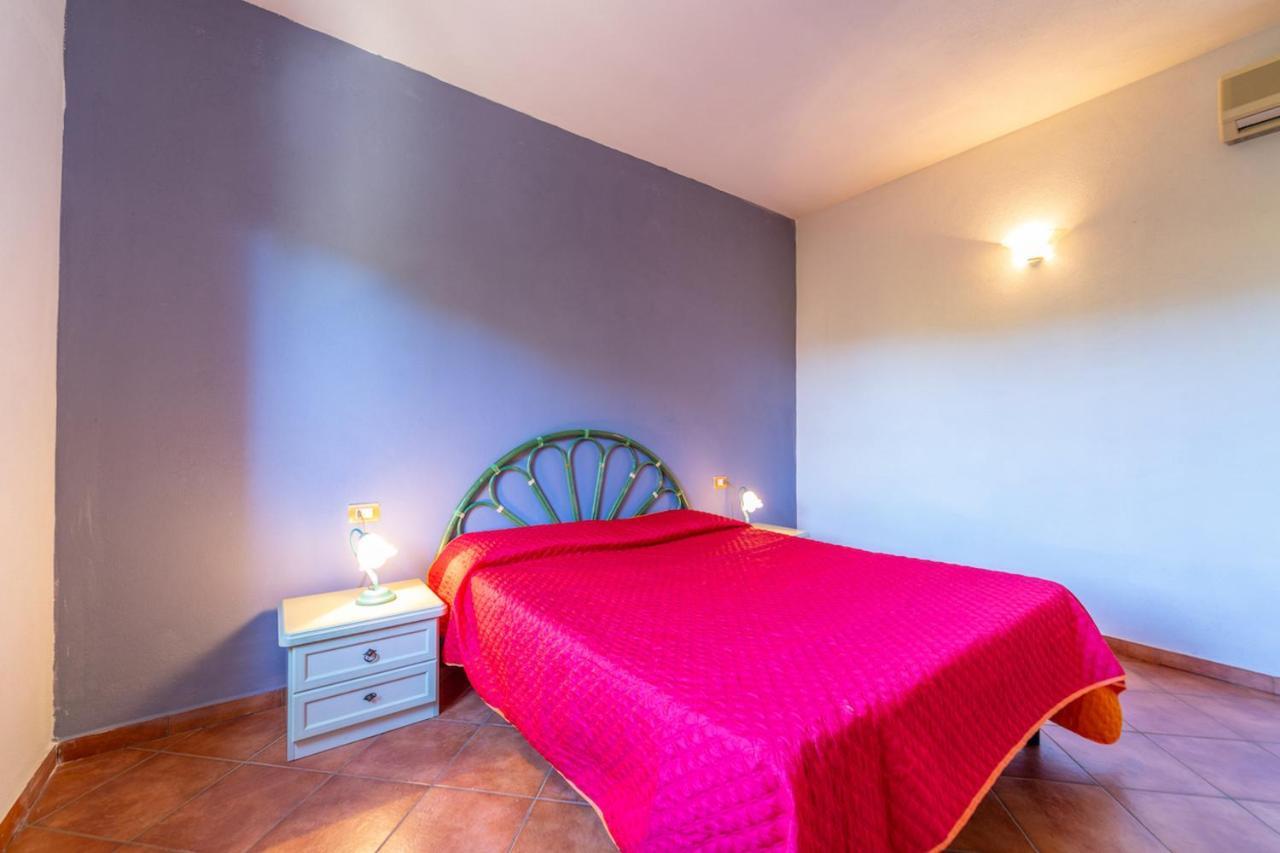 Il Faro San Teodoro Aparthotel Exteriör bild