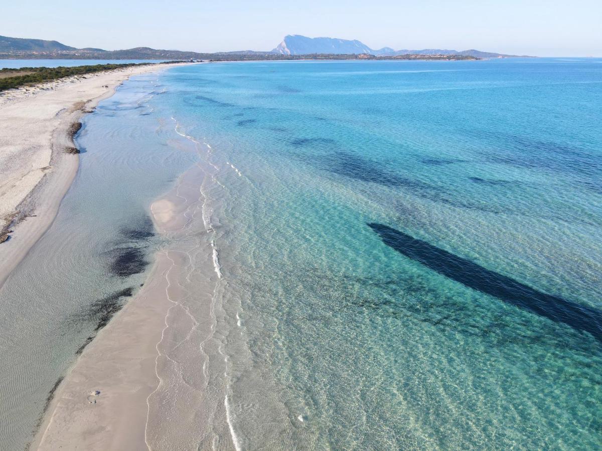 Il Faro San Teodoro Aparthotel Exteriör bild