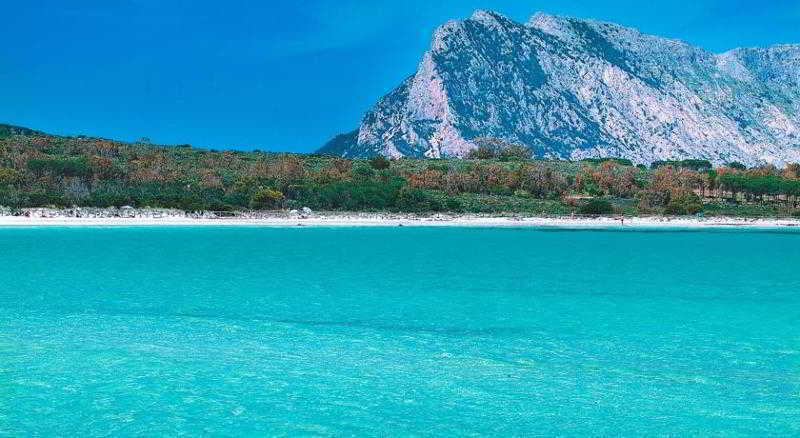 Il Faro San Teodoro Aparthotel Exteriör bild